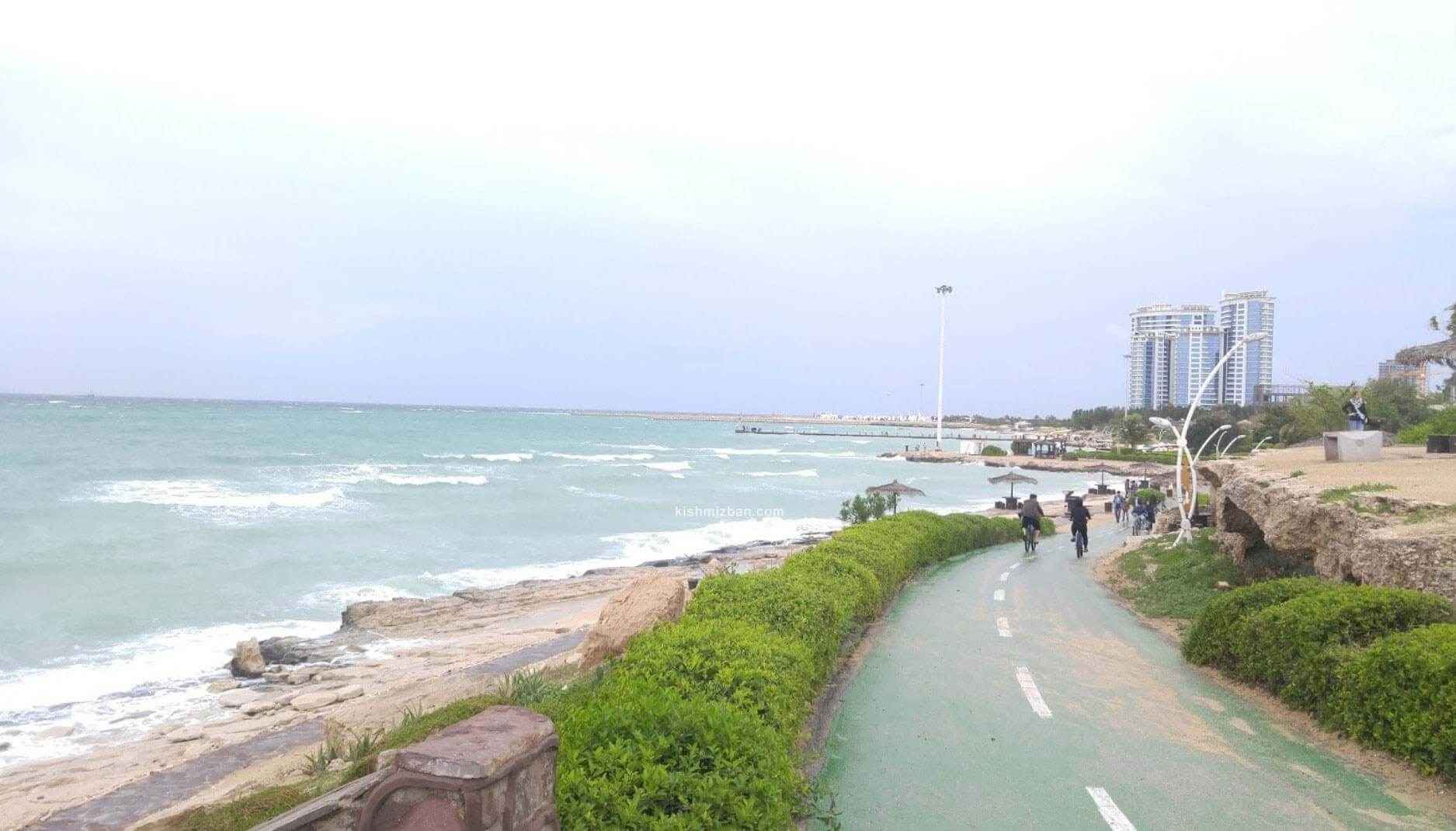 ساحل مرجان کیش در شب